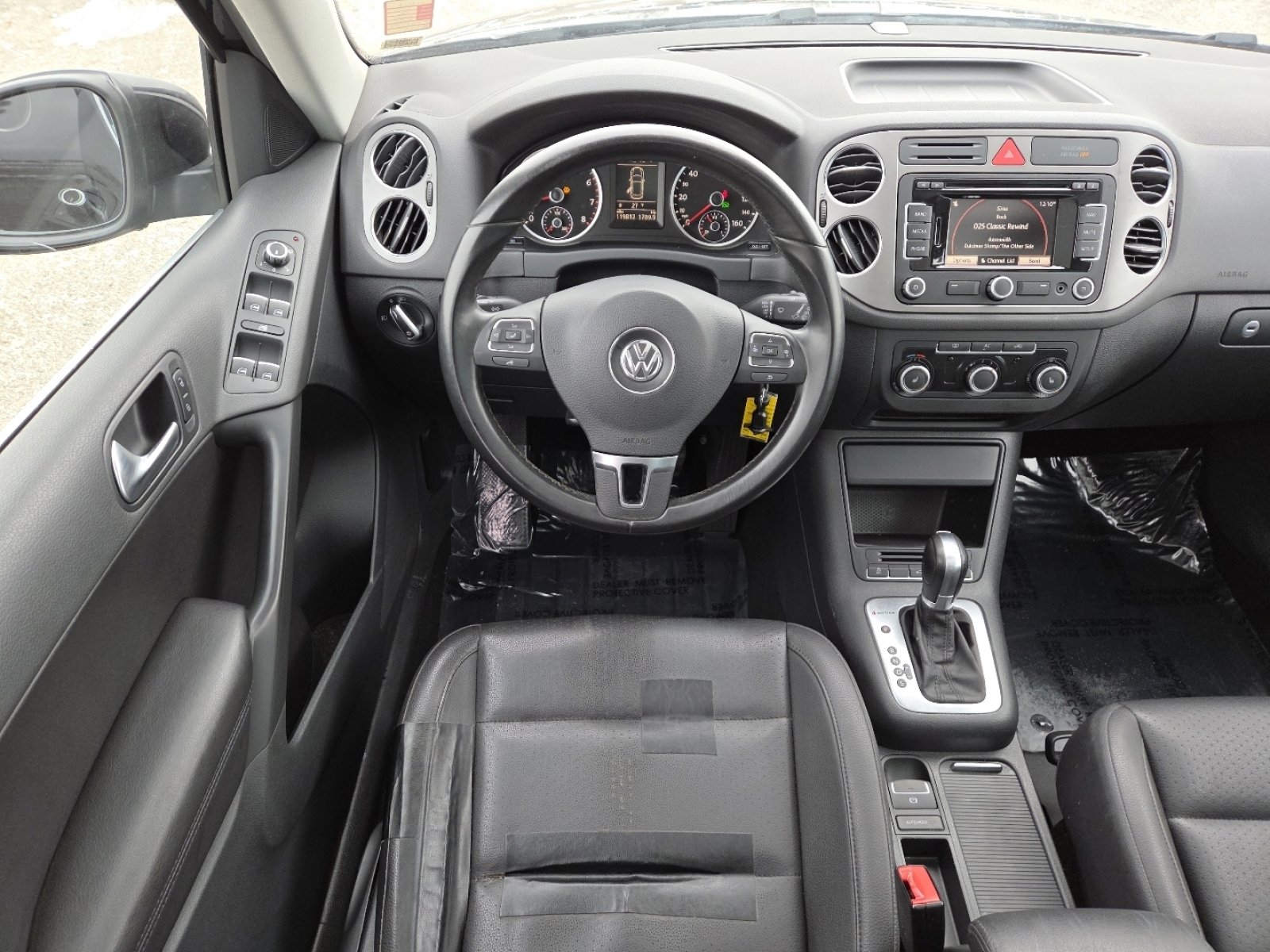 Used 2011 Volkswagen Tiguan S image 21