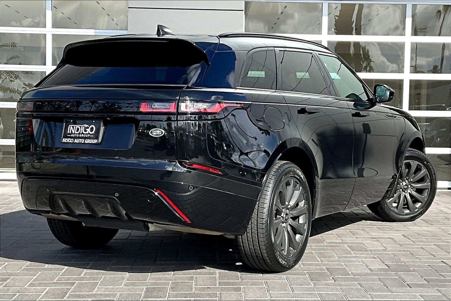 Used 2023 Land Rover Range Rover Velar R-Dynamic S image 13