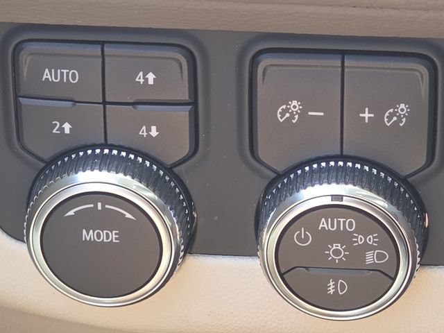 Used 2023 GMC Yukon Denali AWD/4WD image 32