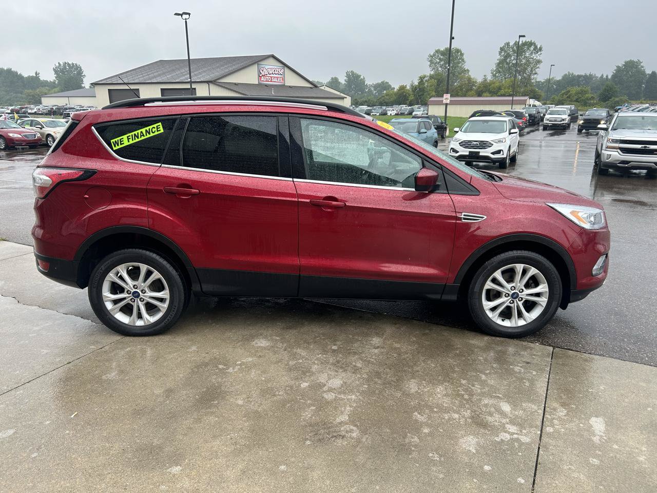 Used 2017 Ford Escape SE w/ Equipment Group 201A FWD image 4