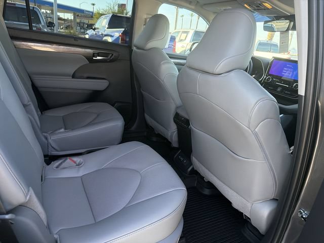 Certified 2025 Toyota Highlander Limited FWD image 30