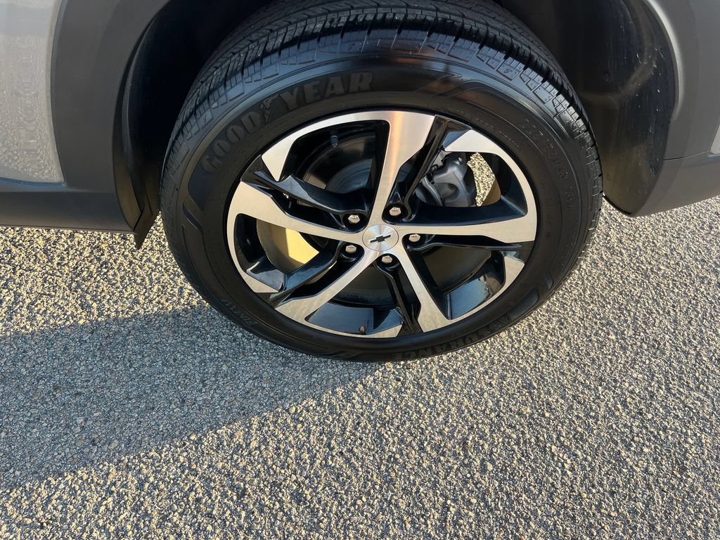 Used 2024 Chevrolet Trax RS FWD image 27