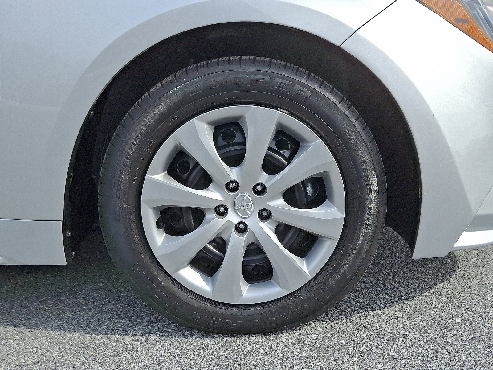 Used 2025 Toyota Corolla LE image 9