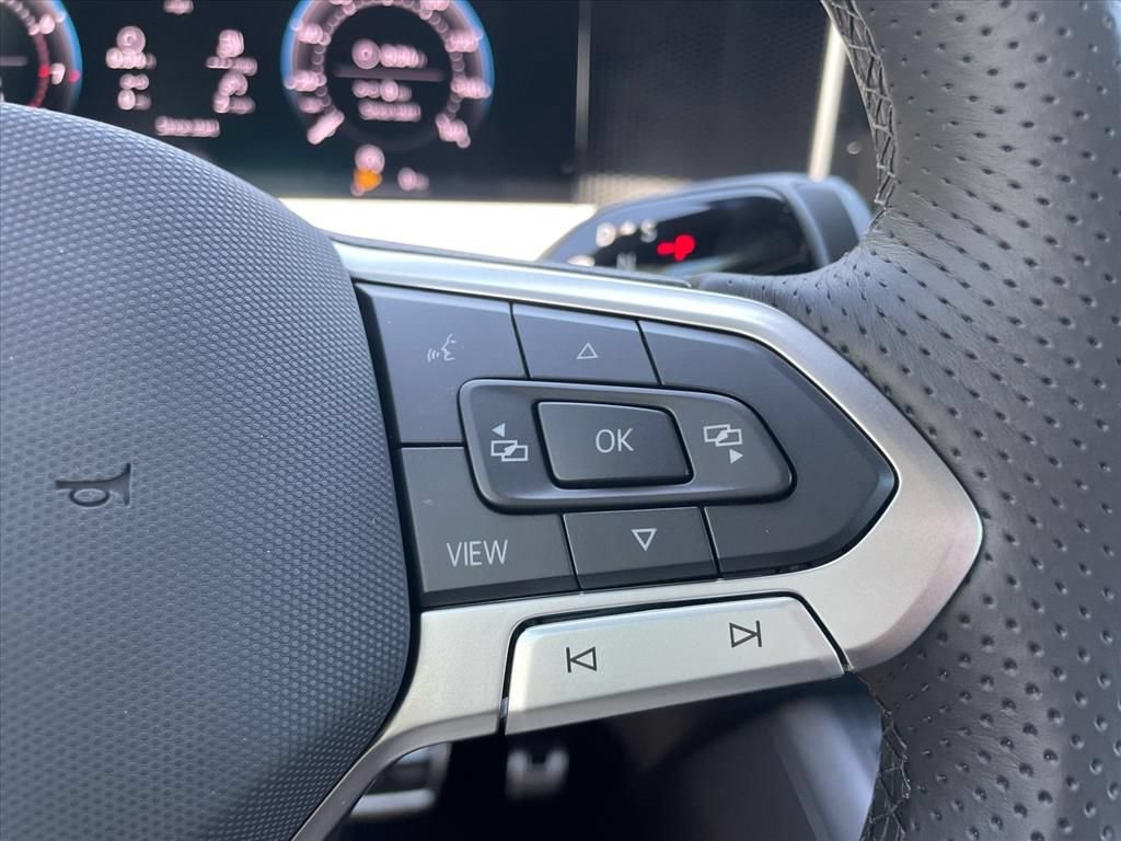 New 2026 Volkswagen Tiguan SE R-Line FWD image 17