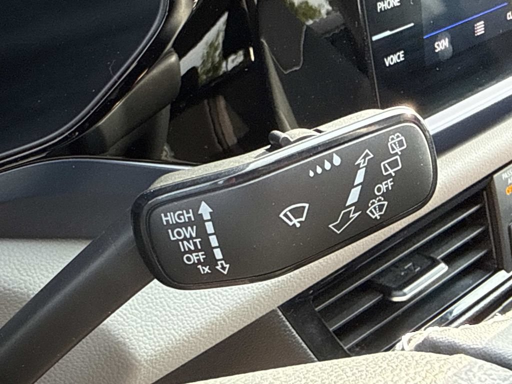 Used 2023 Volkswagen Taos SE w/ Panoramic Sunroof Package FWD image 21