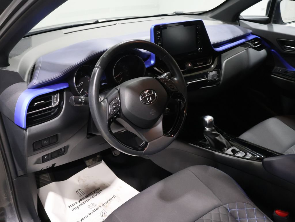 Used 2022 Toyota C-HR XLE image 16