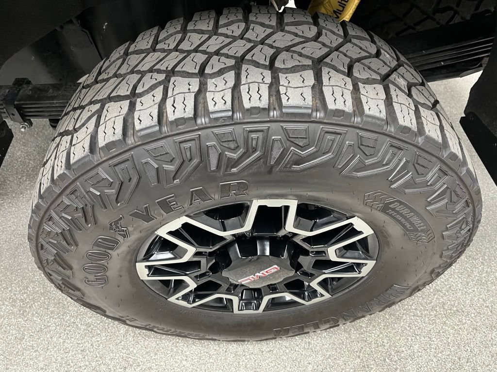 Used 2024 GMC Sierra 2500 AT4X AWD/4WD image 16