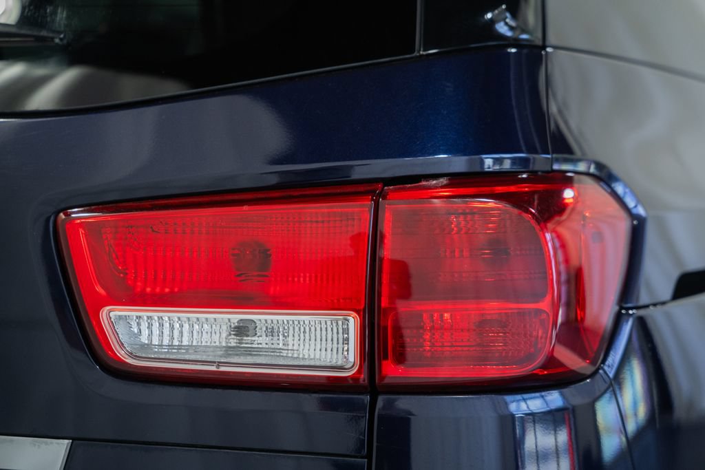 Used 2018 Kia Sedona LX FWD image 6
