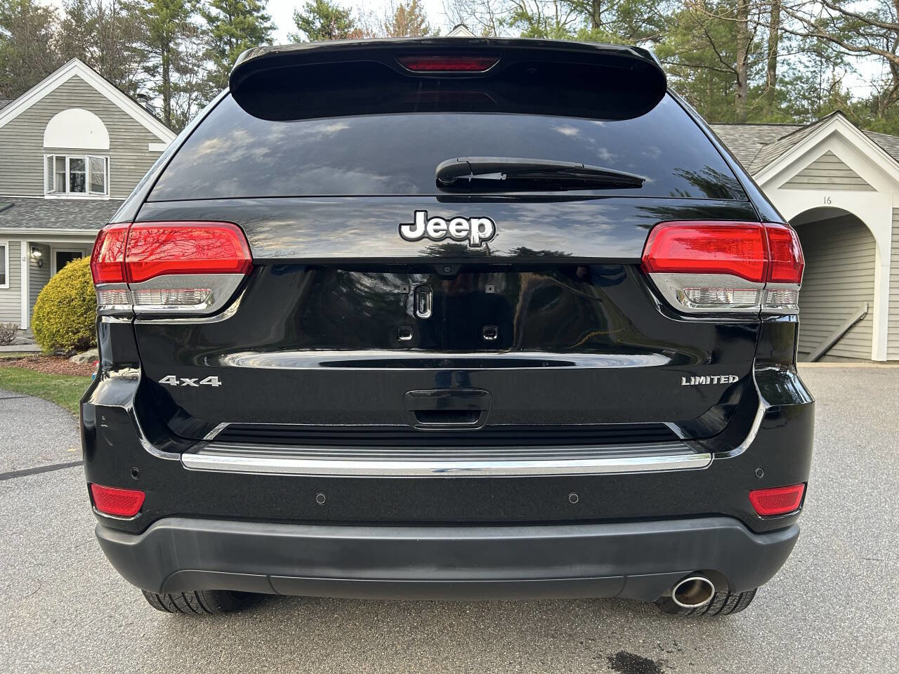 Used 2019 Jeep Grand Cherokee Limited AWD/4WD image 11