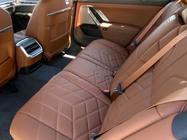 Used 2025 BMW i7 xDrive60 image 15