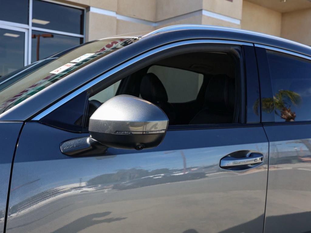 Used 2025 Nissan Kicks SR image 12