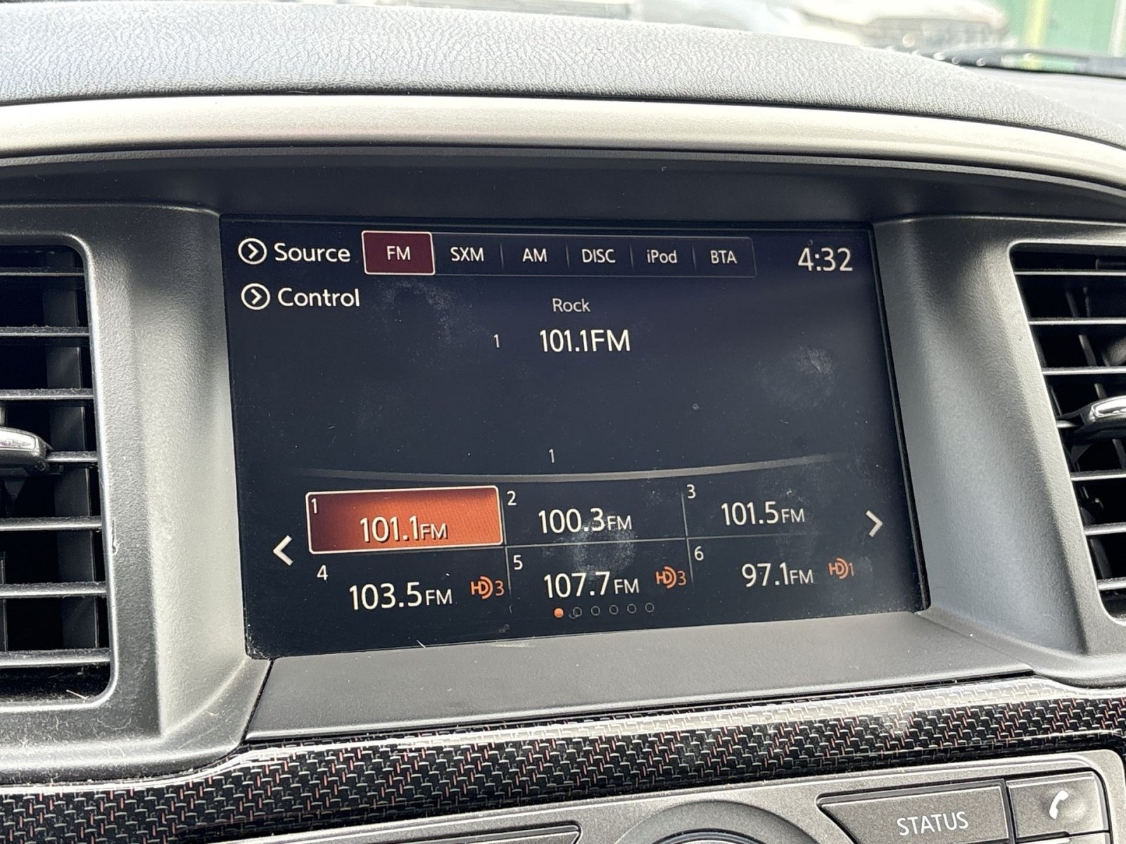 Used 2020 Nissan Pathfinder SL AWD/4WD image 14
