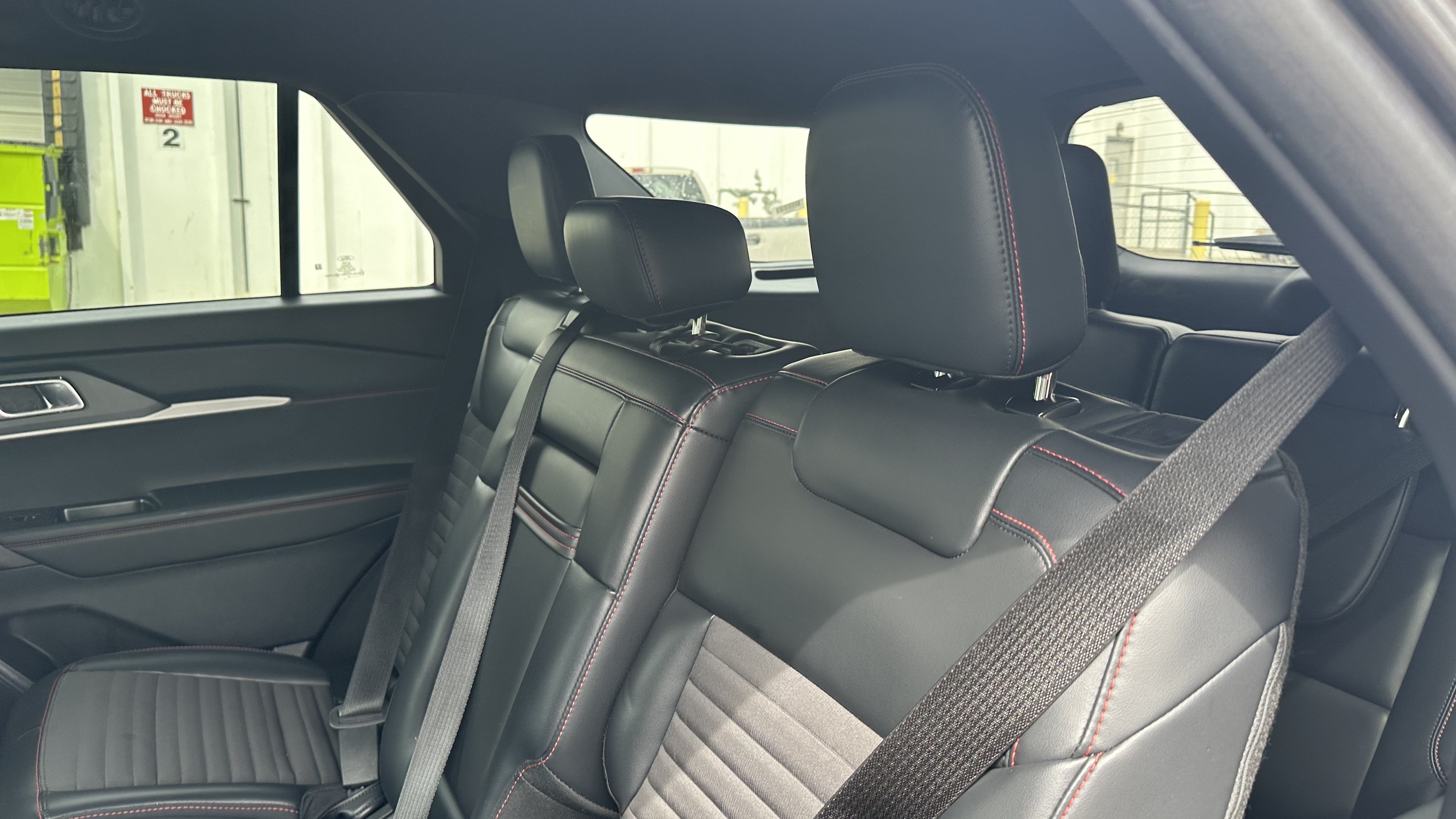 Used 2025 Ford Explorer ST-Line w/ ST-Line Street Pack AWD/4WD image 32