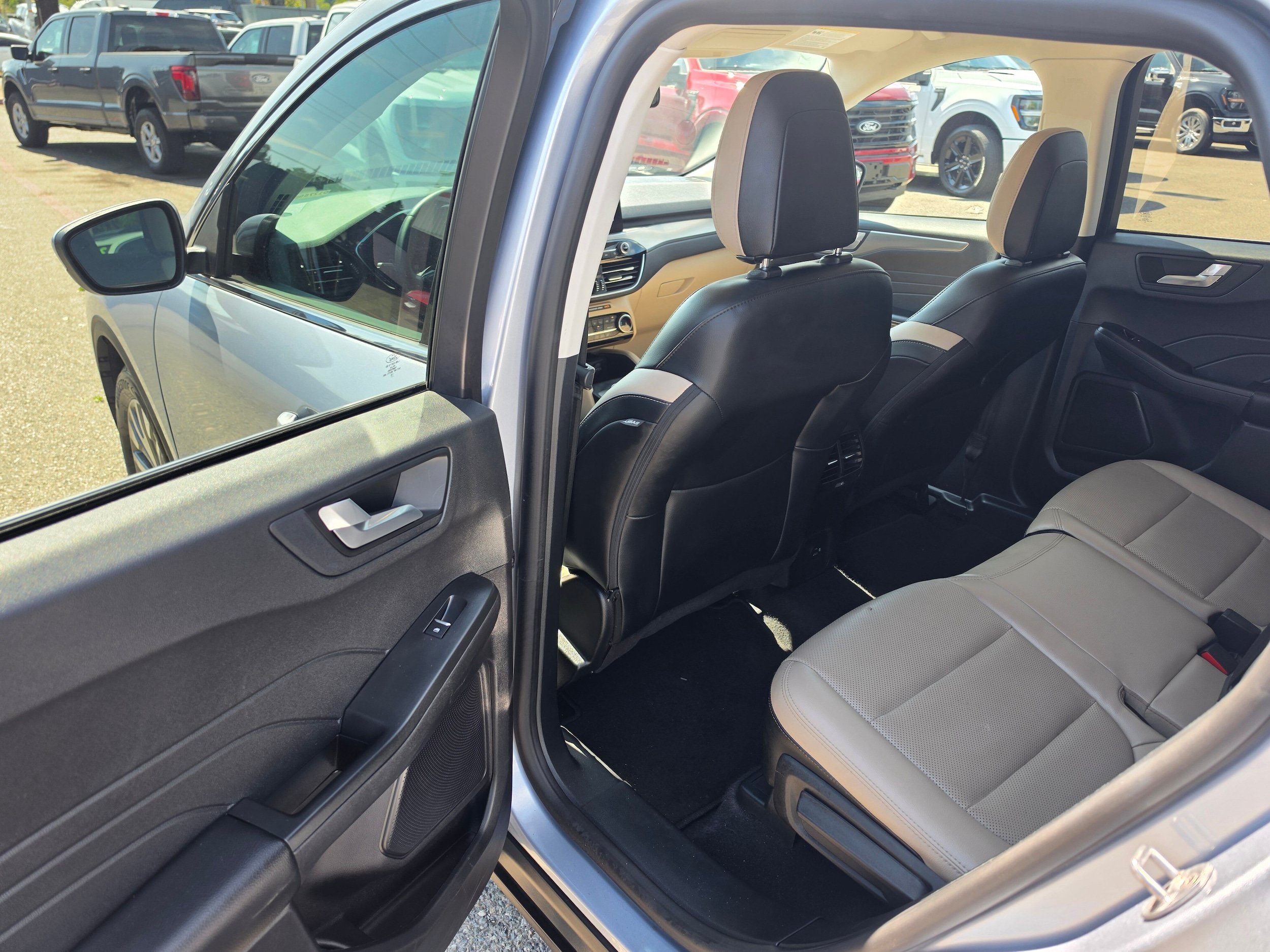 Certified 2022 Ford Escape Titanium AWD/4WD image 15