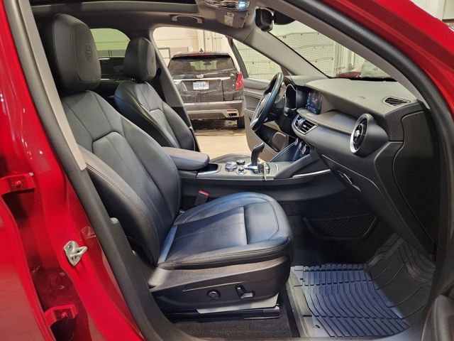 Used 2021 Alfa Romeo Stelvio Ti w/ Nero Edizione image 32