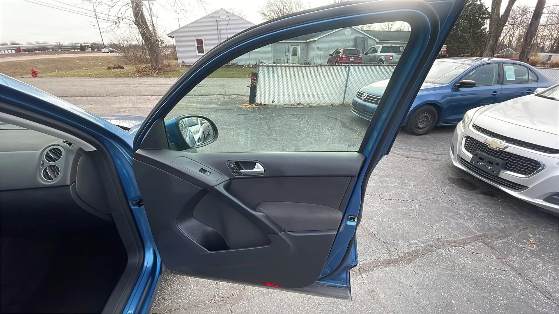 Used 2017 Volkswagen Tiguan Limited w/ Alloy Wheels Package image 27