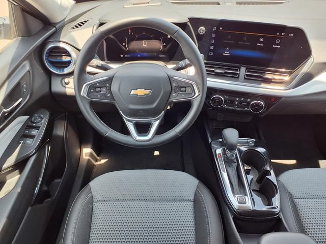 Used 2024 Chevrolet Trax LT w/ LT Convenience Package FWD image 6