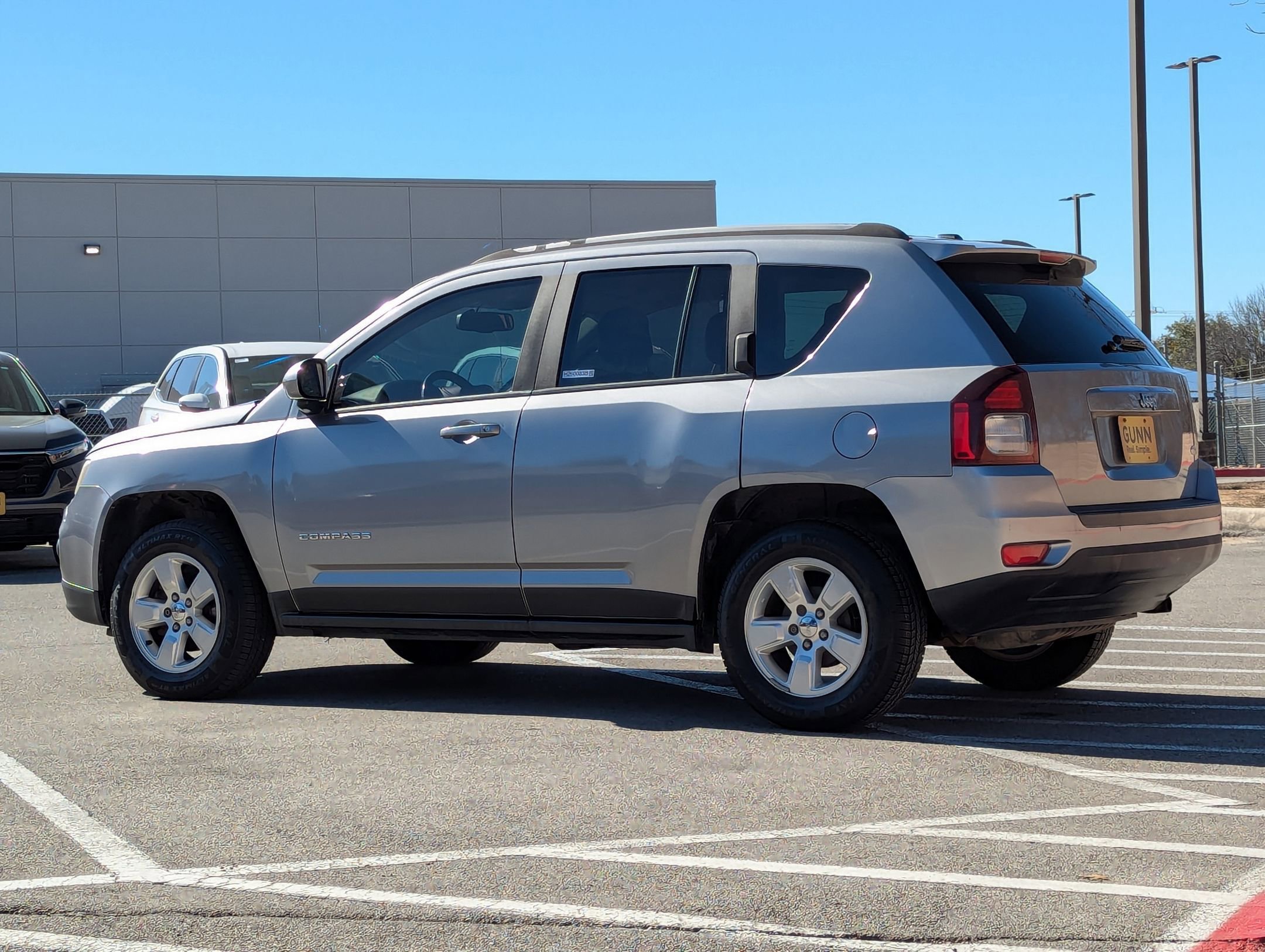 Used 2016 Jeep Compass Latitude image 6