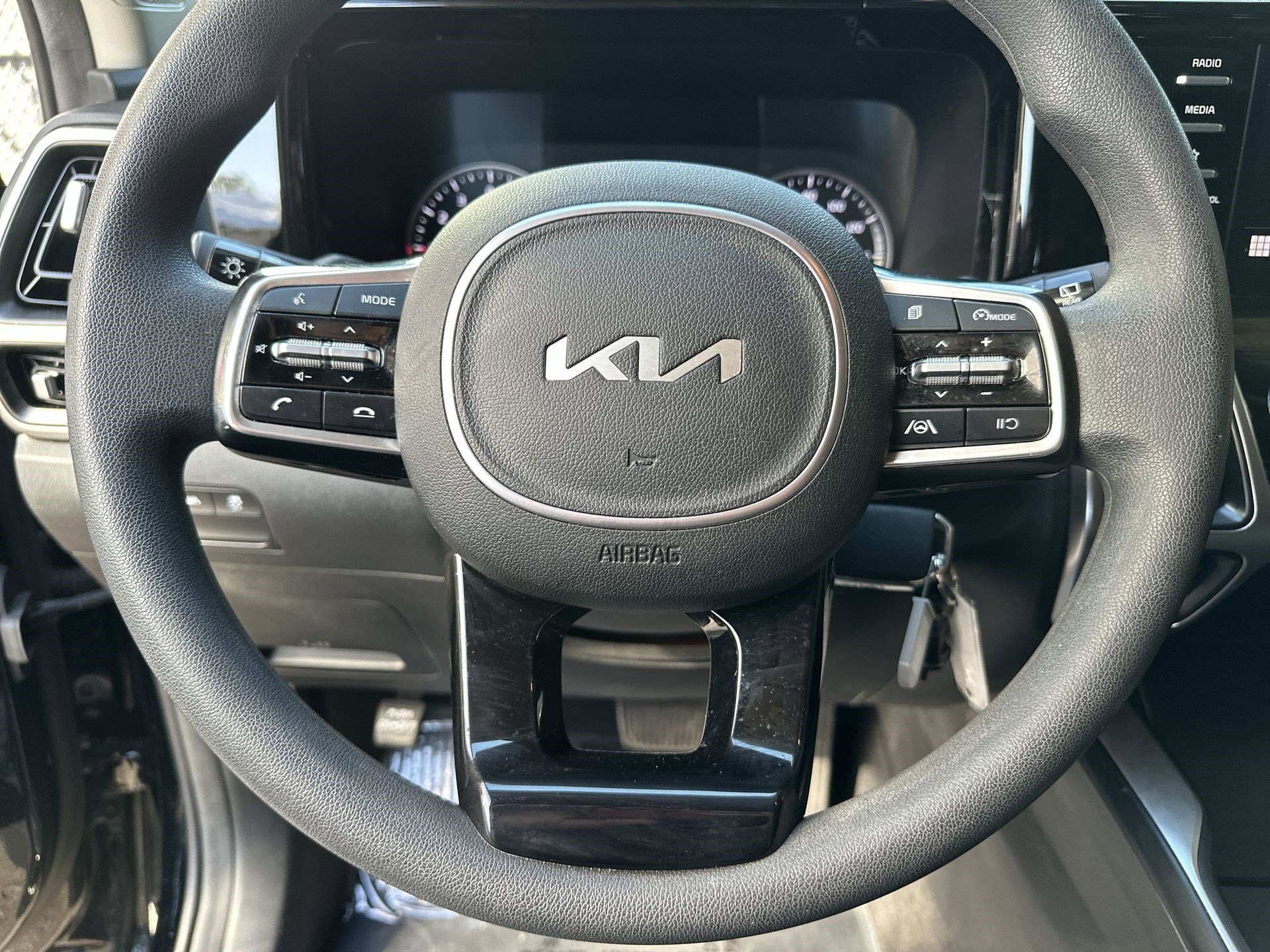 Used 2023 Kia Sorento LX image 11