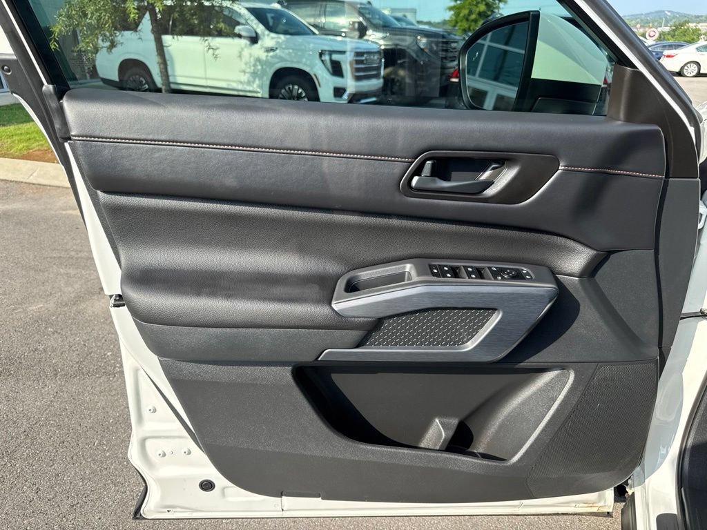 Used 2025 Nissan Pathfinder Rock Creek AWD/4WD image 10
