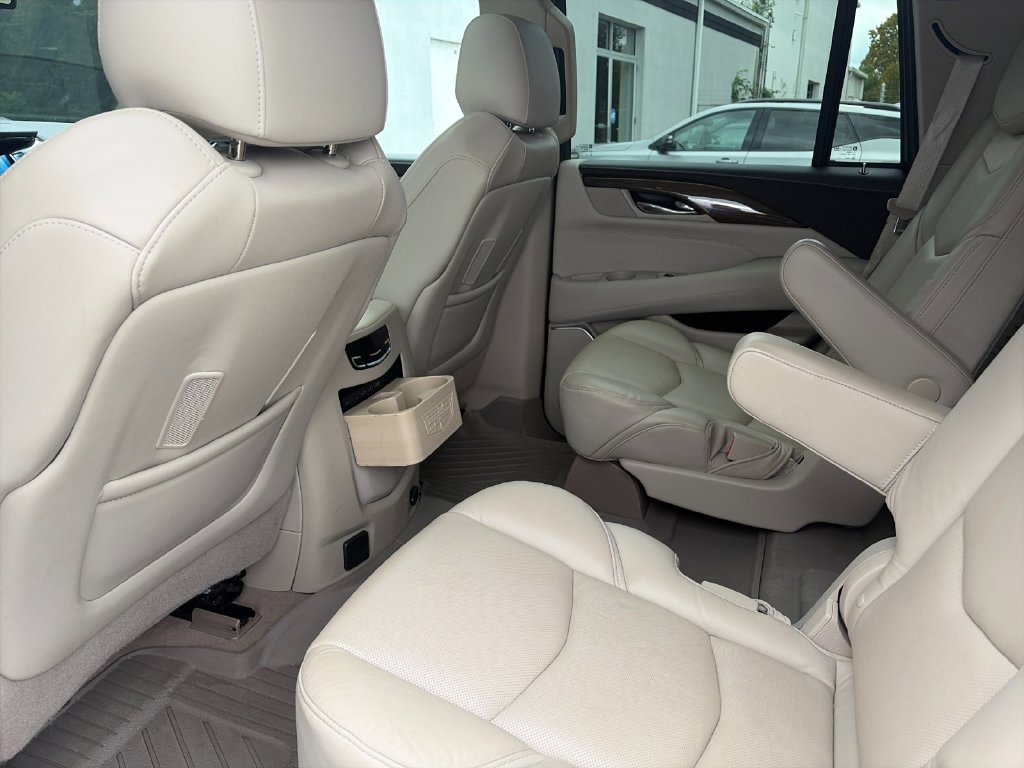 Used 2020 Cadillac Escalade Premium Luxury AWD/4WD image 14