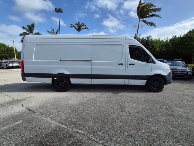 Used 2024 Mercedes-Benz Sprinter 2500 image 4