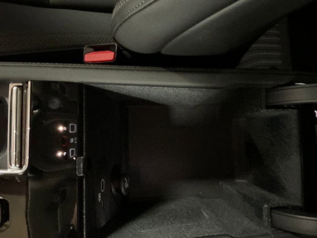 Used 2025 Volvo XC90 B6 Plus w/ Protection Package Premier image 26