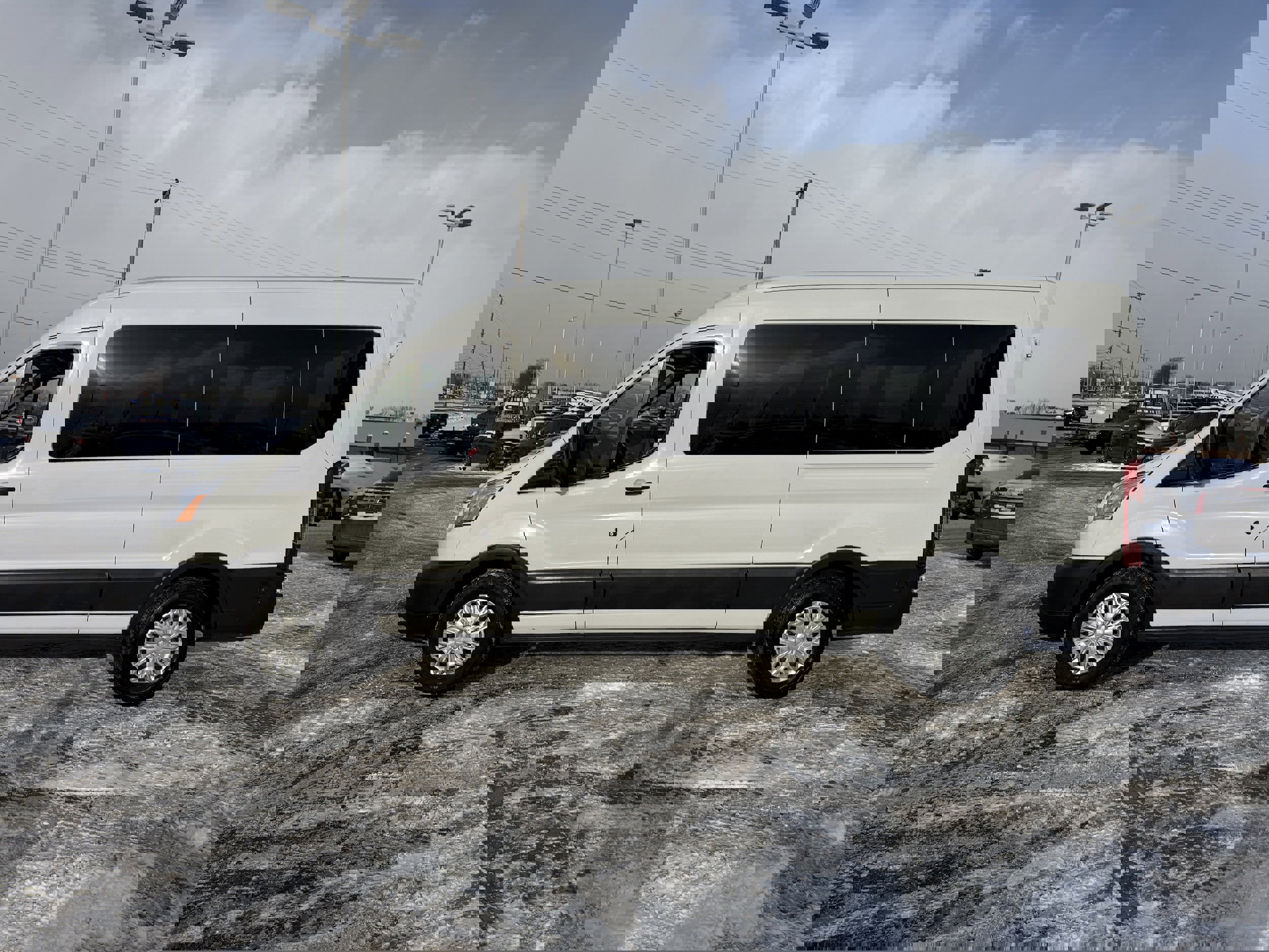 Used 2018 Ford Transit 350 XL image 3