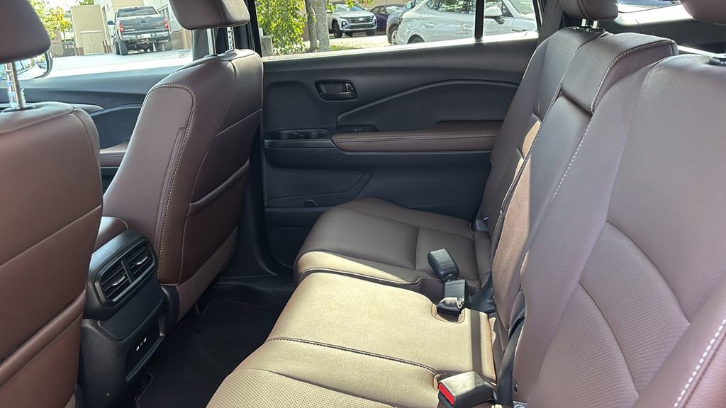 Certified 2025 Honda Passport EX-L image 30