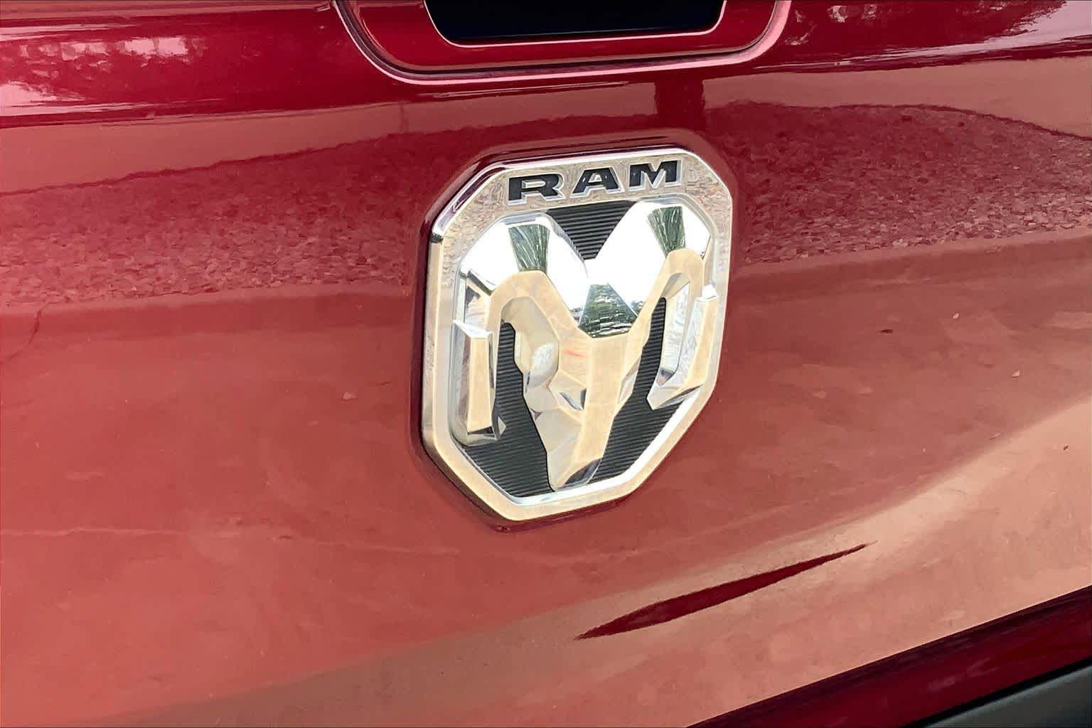 Used 2019 RAM 1500 Laramie AWD/4WD image 10