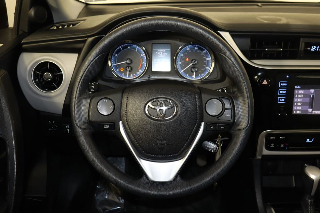 Used 2017 Toyota Corolla LE FWD image 7