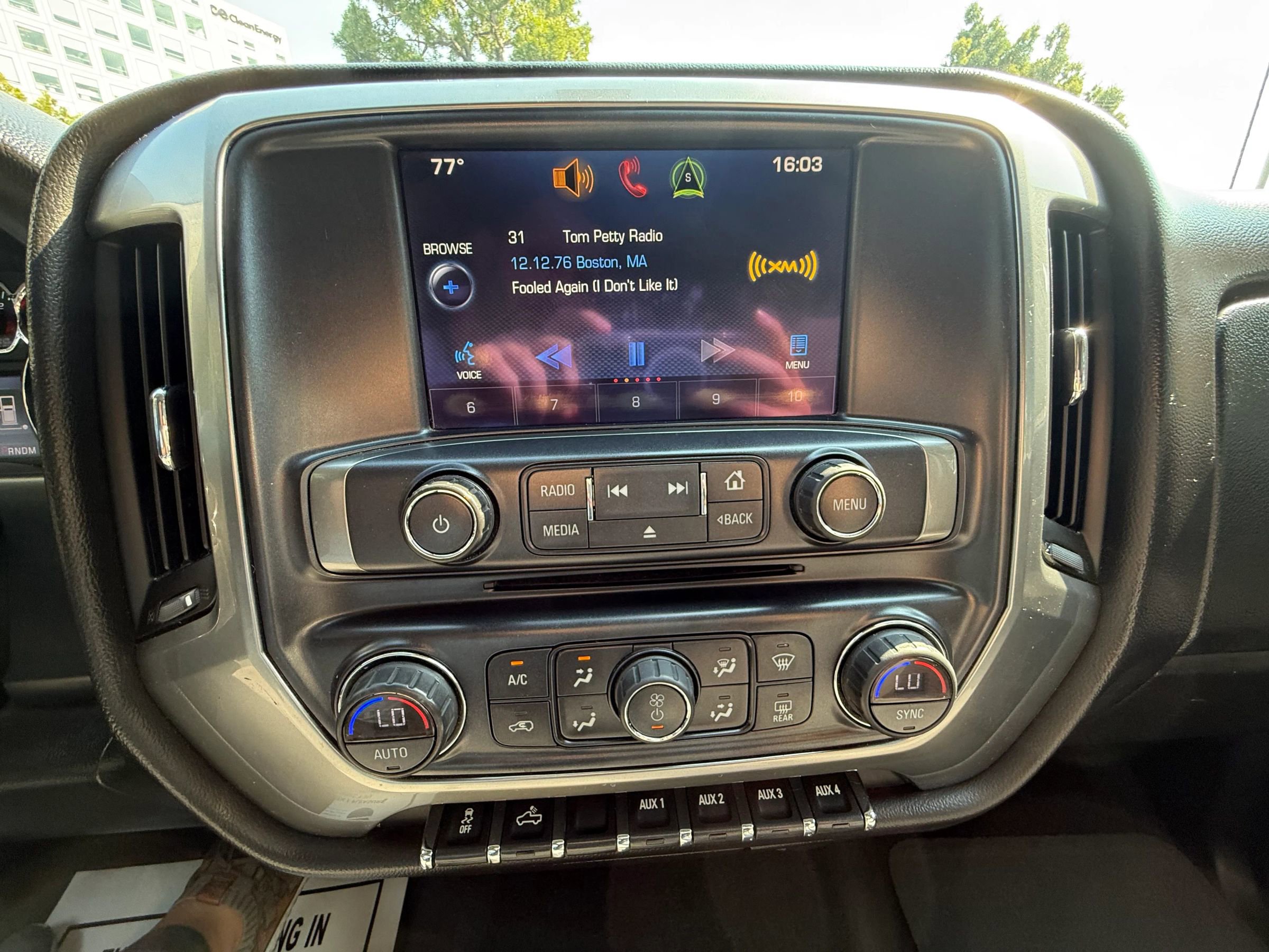 Used 2015 Chevrolet Silverado 2500 LT w/ LT Convenience Package image 24