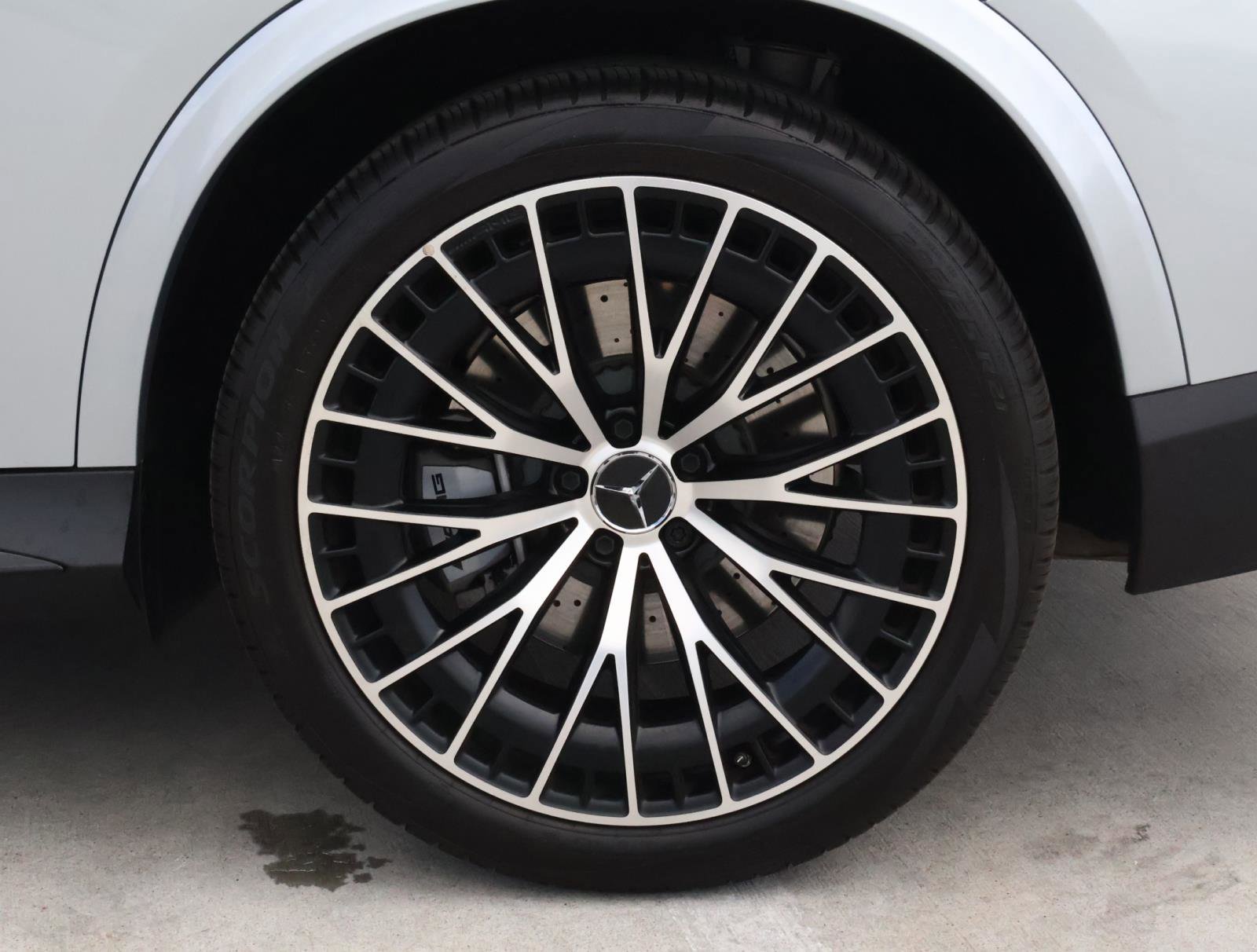 Used 2024 Mercedes-Benz GLC 43 AMG 4MATIC image 9