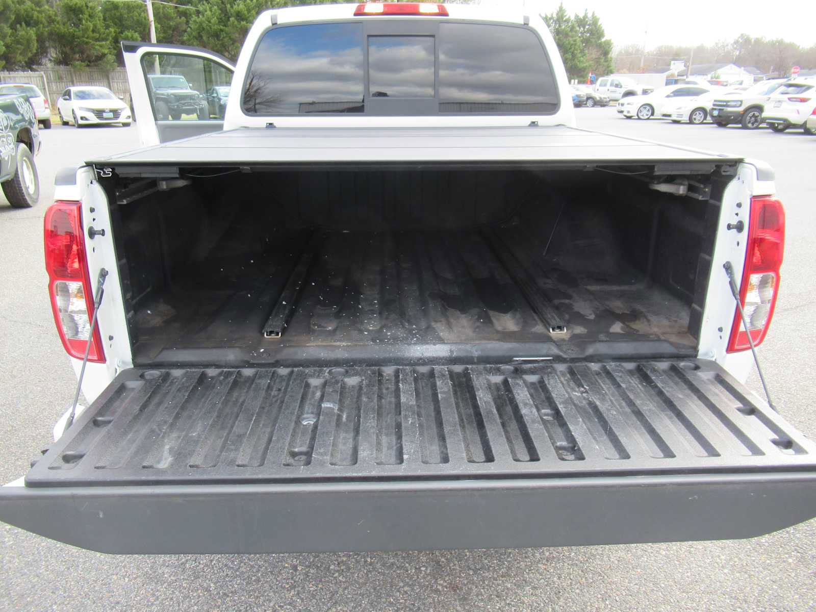 Used 2021 Nissan Frontier SV image 18