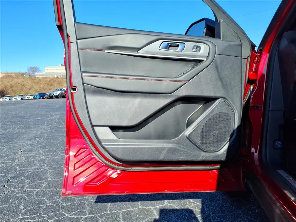 Used 2025 Ford Explorer ST-Line w/ Premium Package image 9