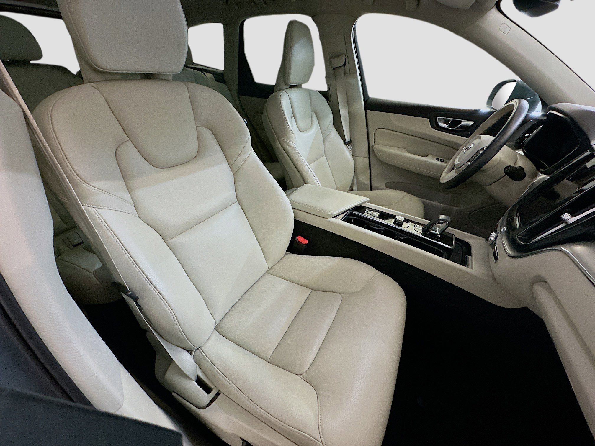 Used 2023 Volvo XC60 B5 Core image 34