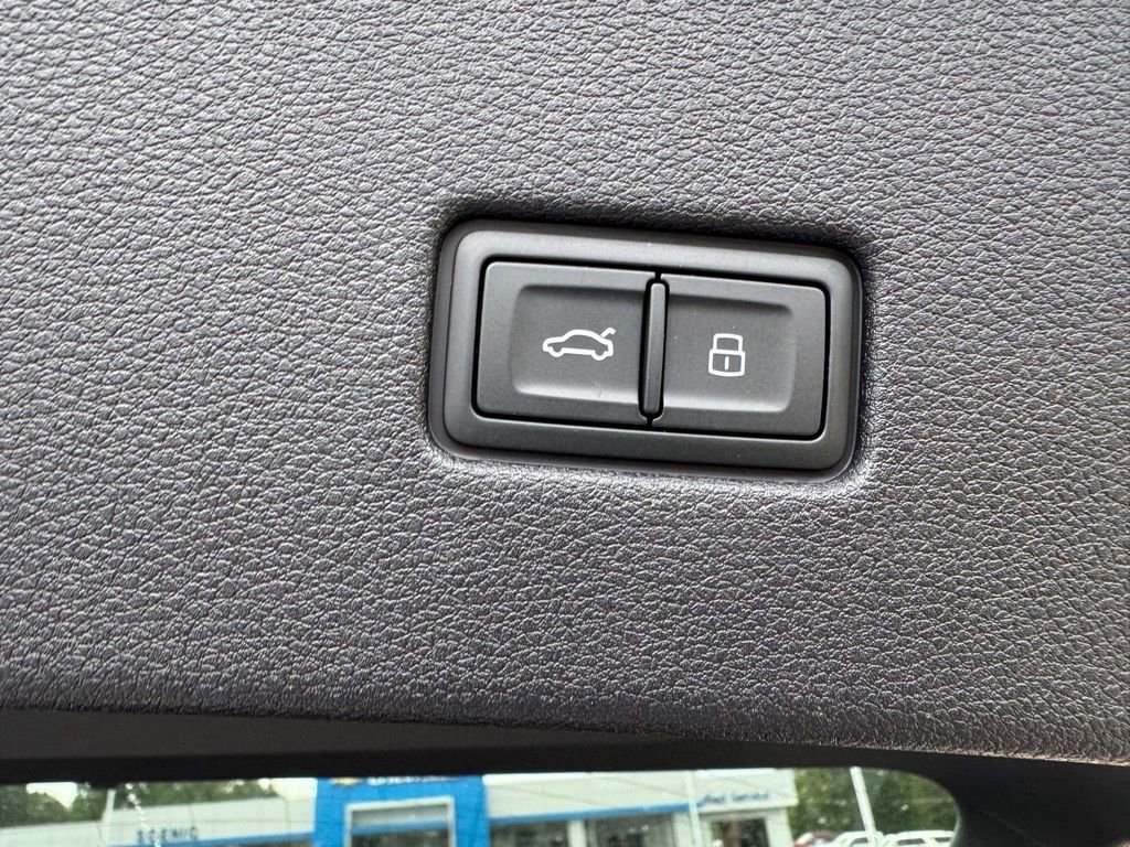 Used 2024 Audi Q8 Prestige w/ Prestige Package image 11