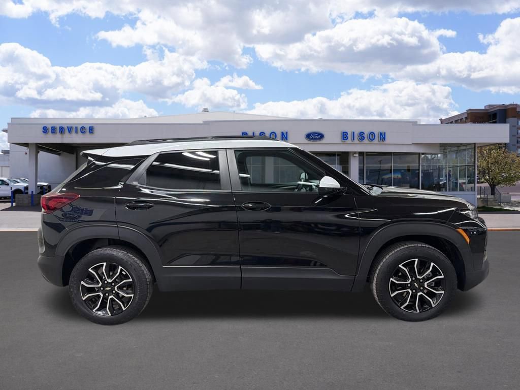 Used 2023 Chevrolet TrailBlazer ACTIV w/ Sun and Liftgate Package image 2