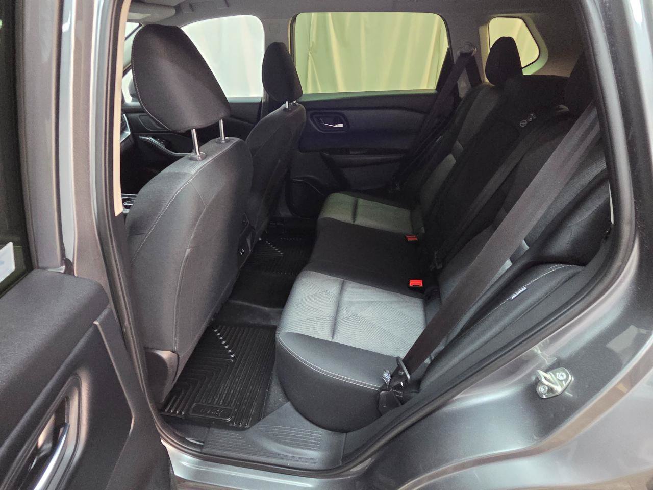 Used 2025 Nissan Rogue SV AWD/4WD image 18