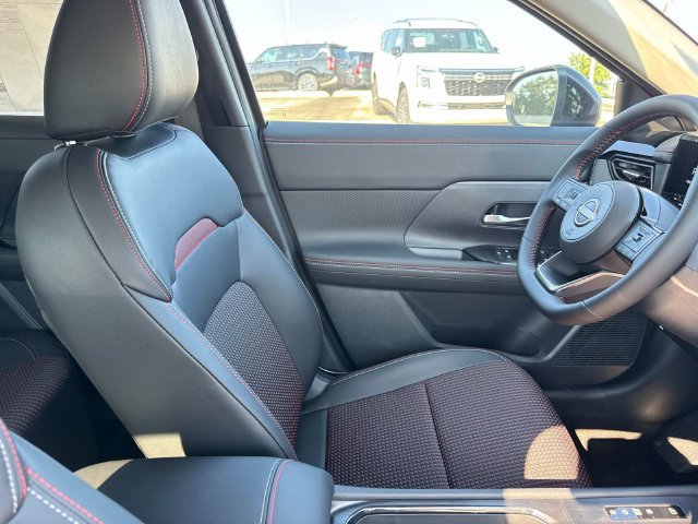 New 2027 Nissan Kicks SR FWD image 13