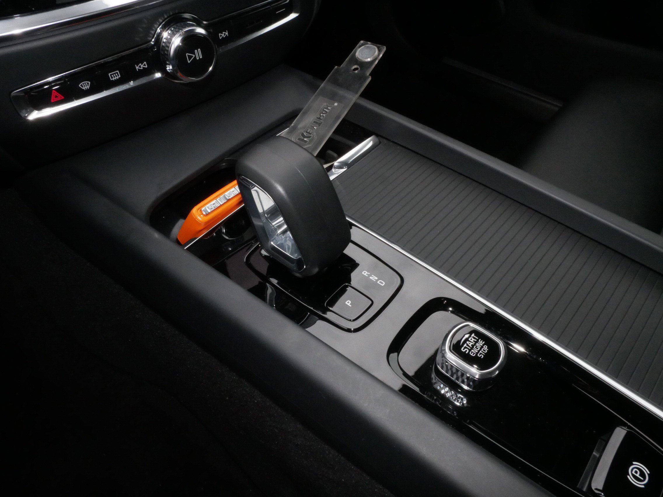 Used 2025 Volvo S60 B5 Core image 24