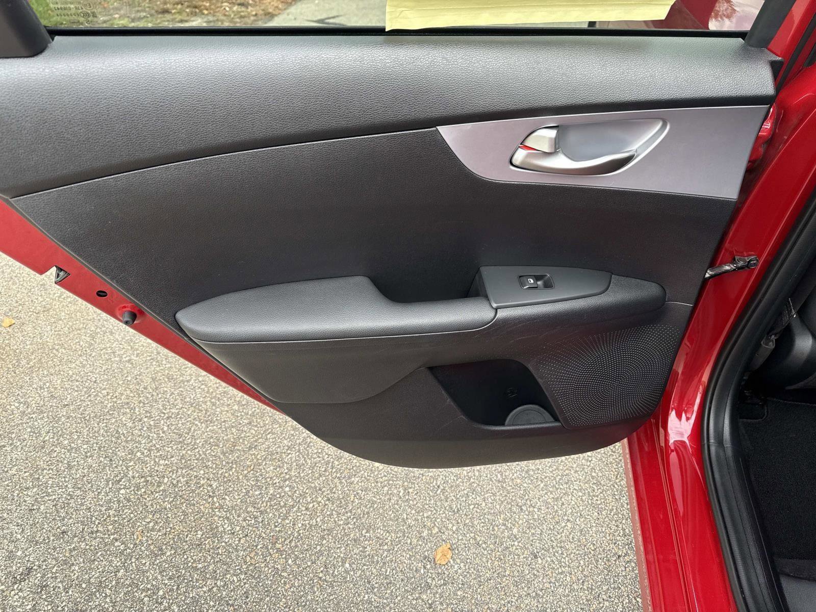 Used 2022 Kia Forte LXS image 11