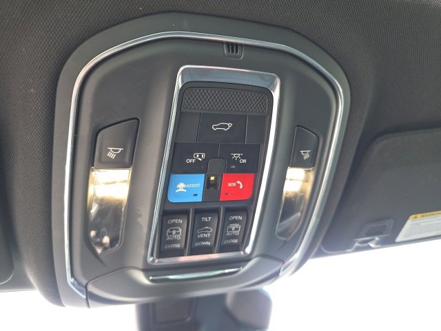 Used 2024 Jeep Grand Cherokee L Limited w/ Luxury Tech Group II image 33