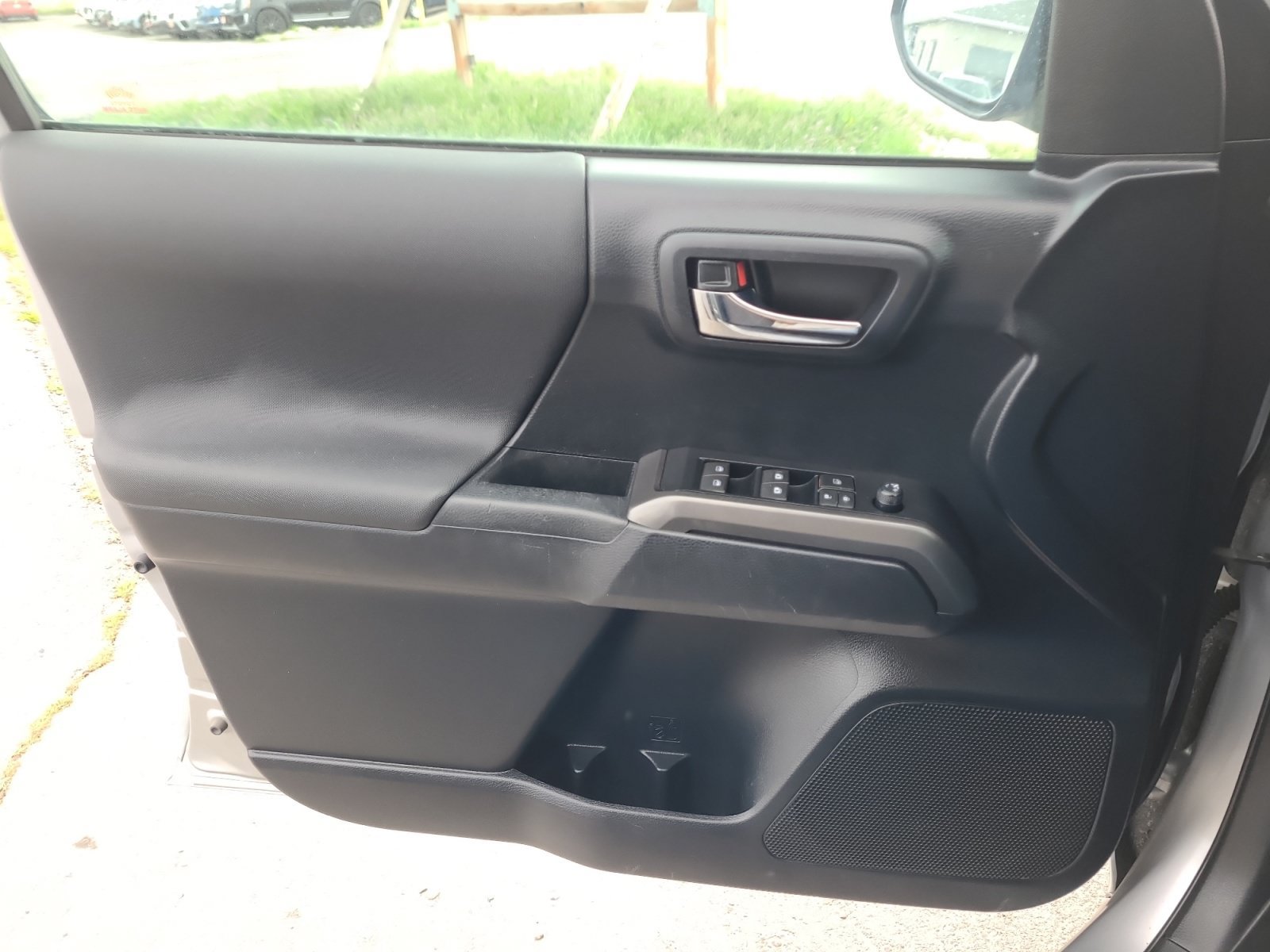 Used 2019 Toyota Tacoma TRD Sport AWD/4WD image 19