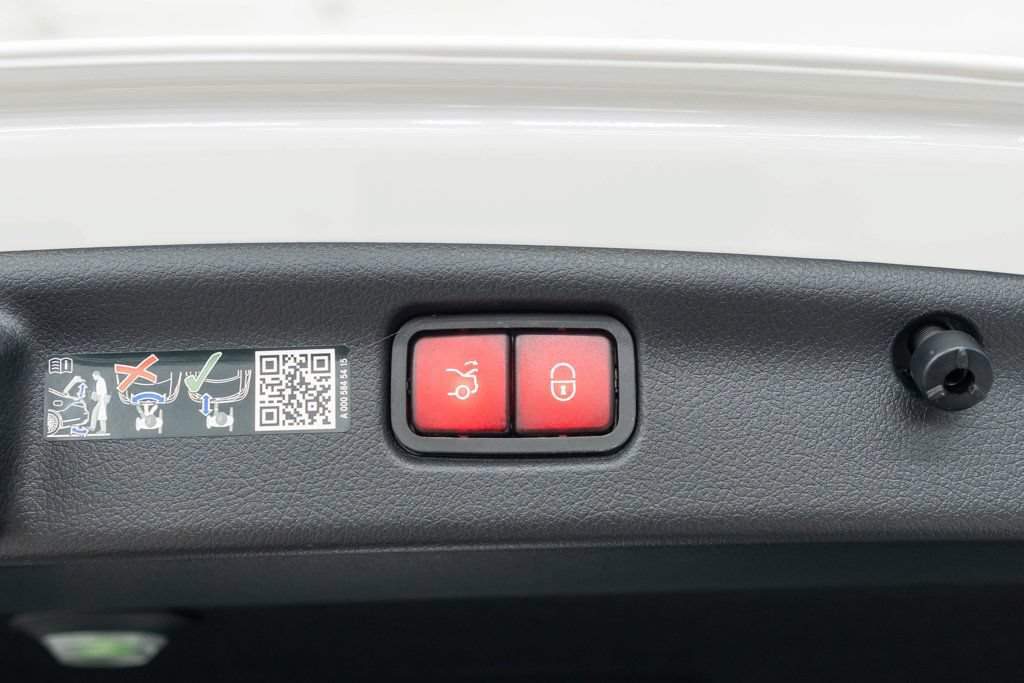 Used 2025 Mercedes-Benz C 300 4MATIC Sedan image 32