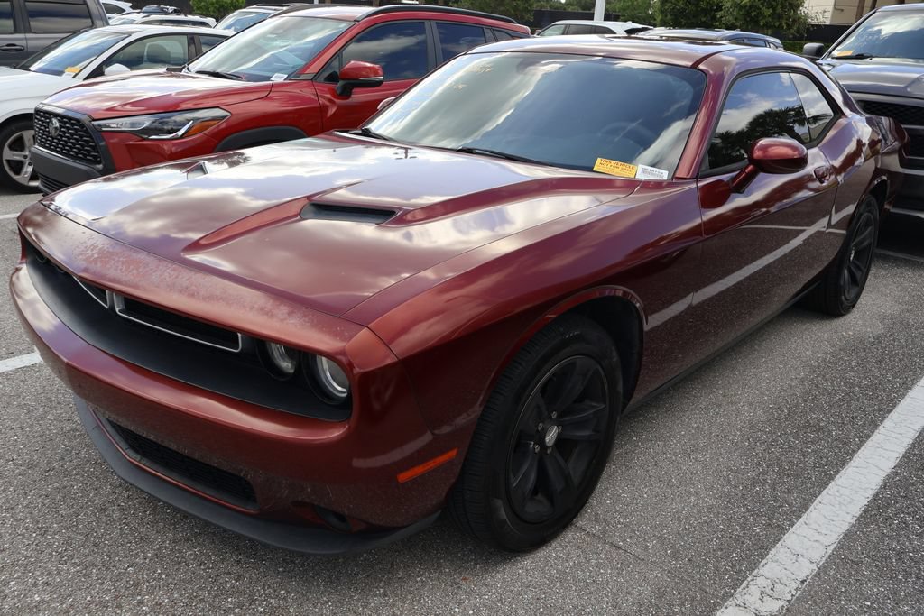 Used 2017 Dodge Challenger SXT RWD image 2
