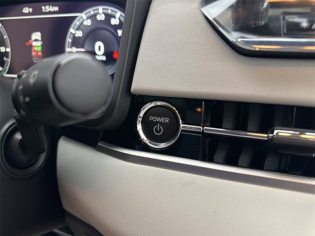 New 2025 Mitsubishi Outlander SEL image 24