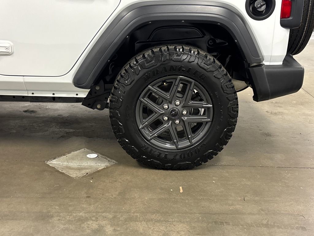 Used 2024 Jeep Wrangler Sport S image 11