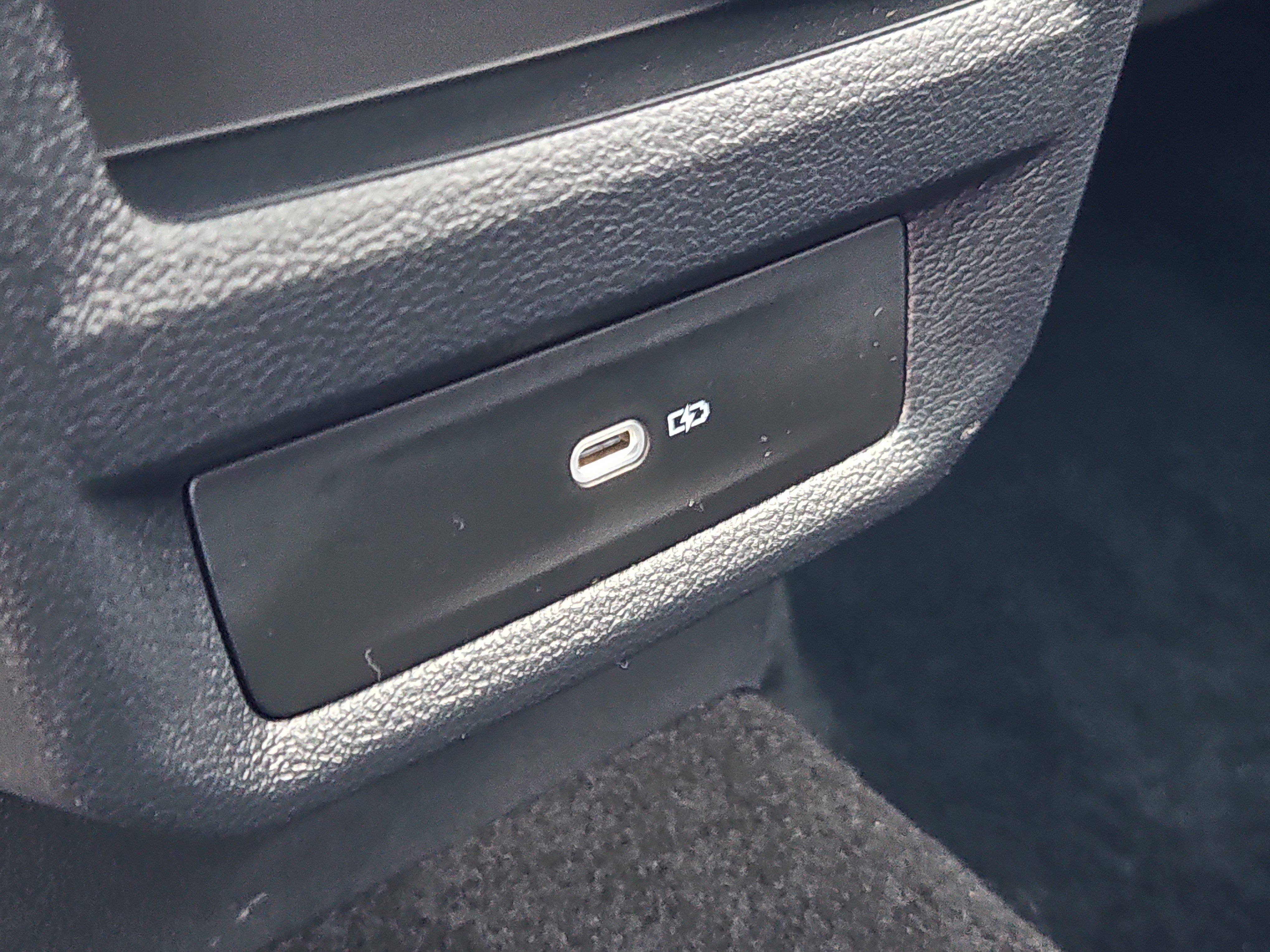 Used 2025 Volkswagen Taos SEL image 15