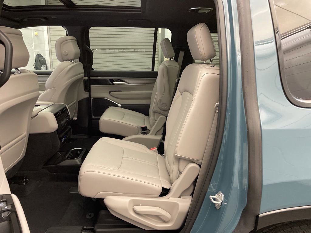 New 2026 Jeep Grand Wagoneer 2WD image 19